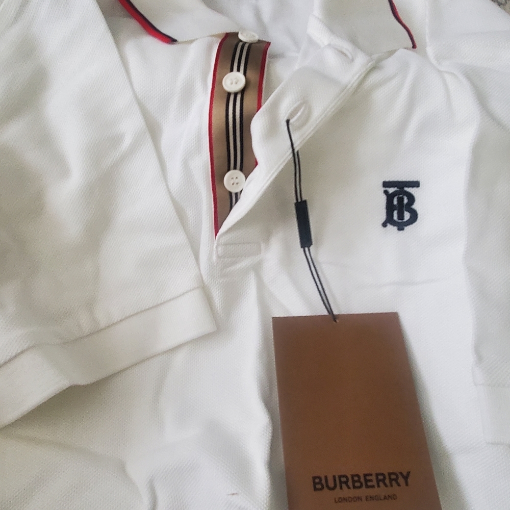 Burberry - Picture 2 of 3